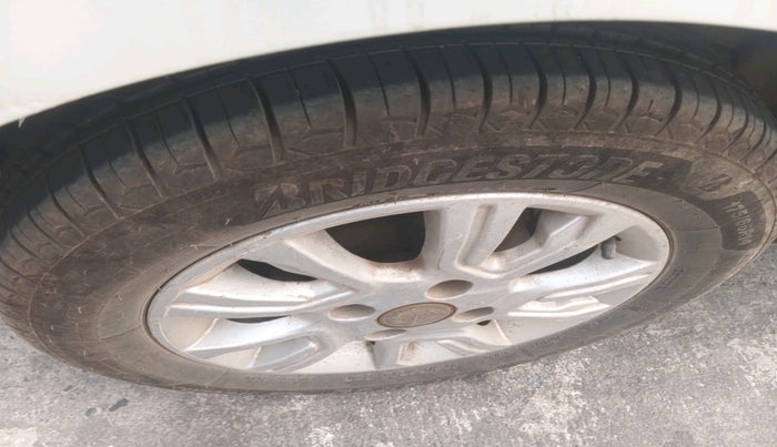 2018 Tata Tiago XZ PETROL, Petrol, Manual, 68,271 km, tyre