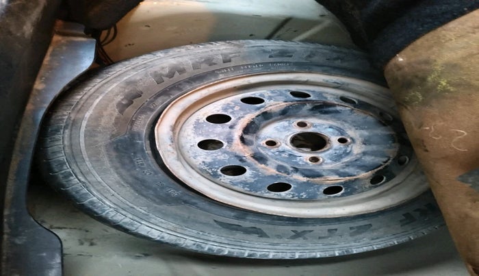 2014 Maruti Swift Dzire VDI, Diesel, Manual, 1,03,639 km, tyre