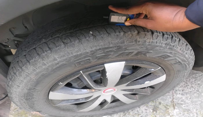 2016 Mahindra XUV500 W6, Diesel, Manual, 88,867 km, tyre