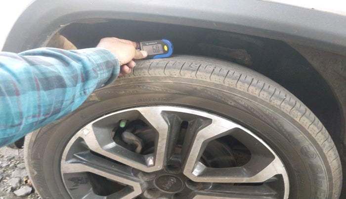 2021 Jeep Compass LIMITED (O) 2.0 DIESEL, Diesel, Manual, 2,18,121 km, tyre