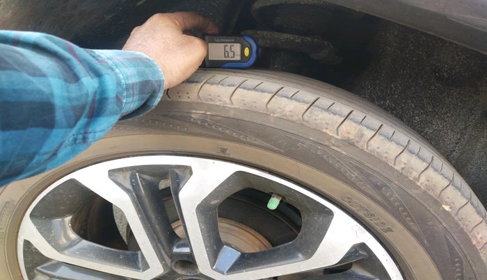 2021 Jeep Compass LIMITED (O) 2.0 DIESEL, Diesel, Manual, 2,18,121 km, tyre