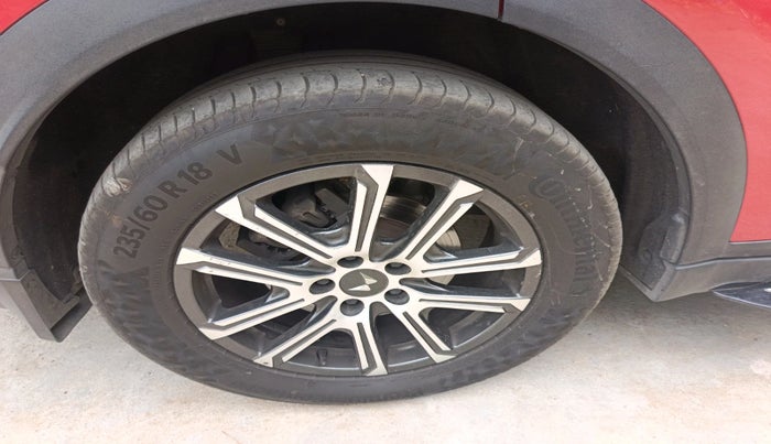 2022 Mahindra XUV700 AX 7 LUXURY D AT 7 STR, Diesel, Automatic, 95,388 km, tyre