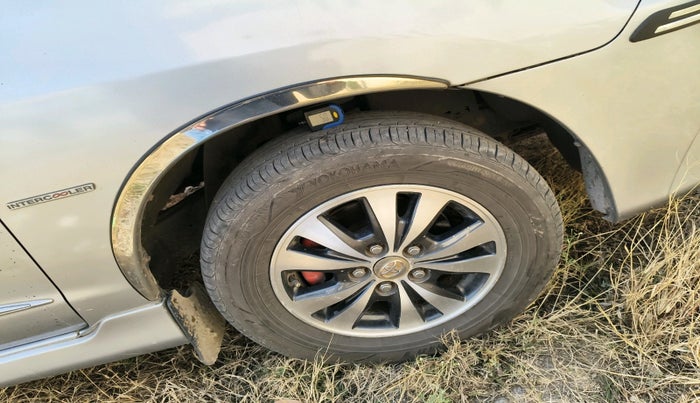 2015 Toyota Innova 2.5 VX 8 STR, Diesel, Manual, 2,70,812 km, tyre