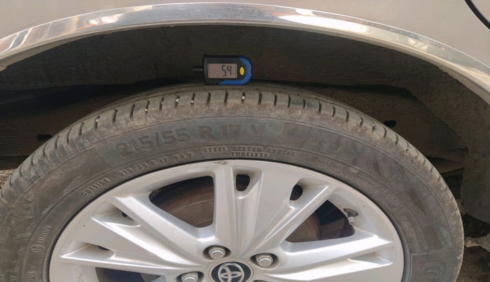 2020 Toyota Innova Crysta 2.4 ZX AT 7 STR, Diesel, Automatic, 78,165 km, tyre