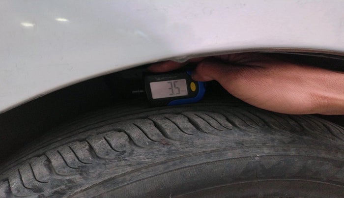 2015 Volkswagen Polo HIGHLINE1.5L, Diesel, Manual, 1,49,758 km, tyre