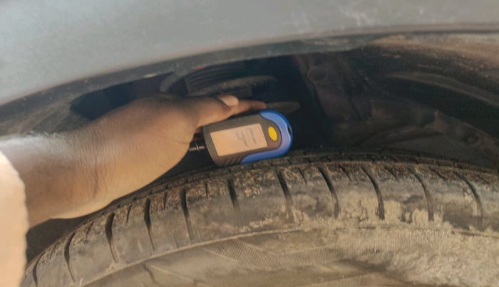 2021 Maruti XL6 ZETA MT, Petrol, Manual, 1,06,331 km, tyre