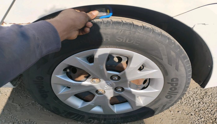 2016 Hyundai Xcent S 1.1 CRDI, Diesel, Manual, 1,53,060 km, tyre