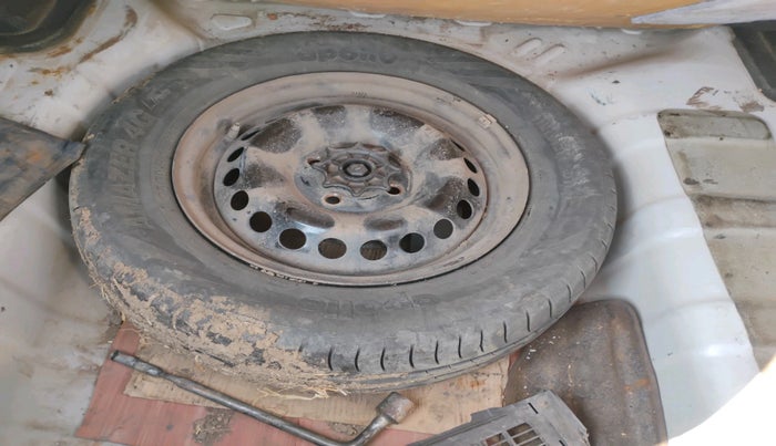 2016 Hyundai Xcent S 1.1 CRDI, Diesel, Manual, 1,53,060 km, tyre