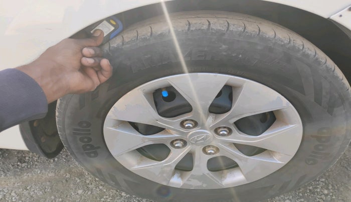 2016 Hyundai Xcent S 1.1 CRDI, Diesel, Manual, 1,53,060 km, tyre