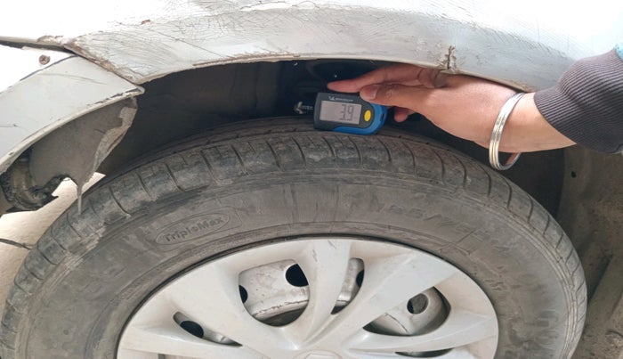 2011 Maruti Swift VXI, Petrol, Manual, 1,90,633 km, tyre