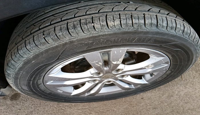 2017 Maruti Vitara Brezza ZDI, Diesel, Manual, 2,07,911 km, tyre