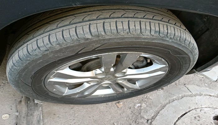 2017 Maruti Vitara Brezza ZDI, Diesel, Manual, 2,07,911 km, tyre