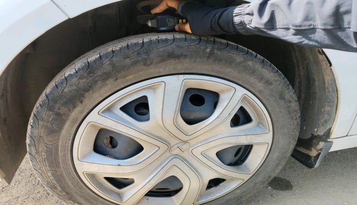 2022 Tata ALTROZ XTA, Petrol, Automatic, 11,140 km, tyre