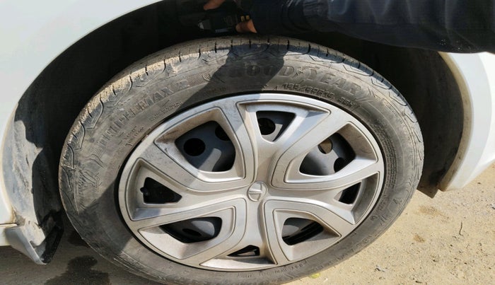 2022 Tata ALTROZ XTA, Petrol, Automatic, 11,140 km, tyre