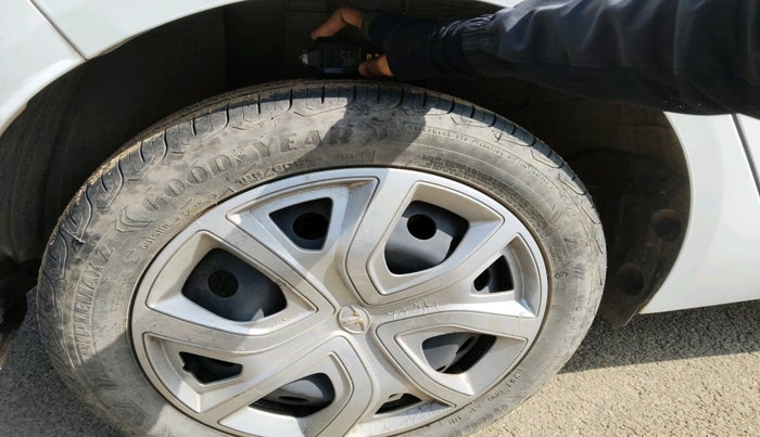 2022 Tata ALTROZ XTA, Petrol, Automatic, 11,140 km, tyre