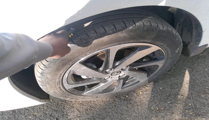 2025 Toyota Glanza V AMT, Petrol, Automatic, 9,657 km, tyre