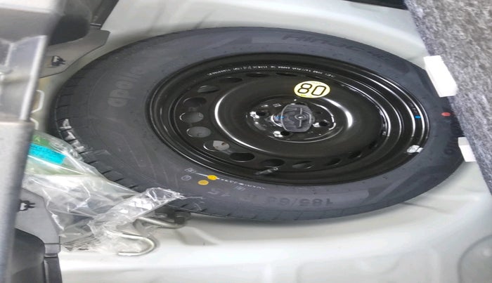 2025 Toyota Glanza V AMT, Petrol, Automatic, 9,657 km, tyre