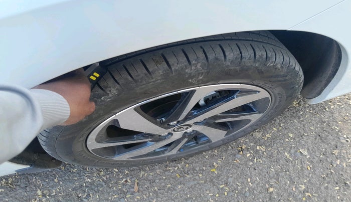 2025 Toyota Glanza V AMT, Petrol, Automatic, 9,657 km, tyre