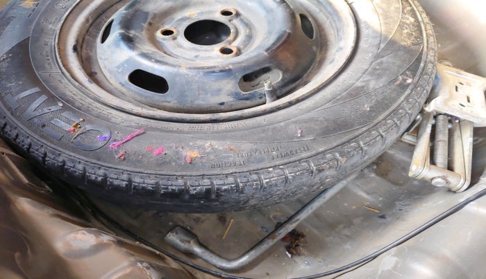 2016 Renault Kwid RXT 1.0 AMT, Petrol, Automatic, 87,379 km, tyre