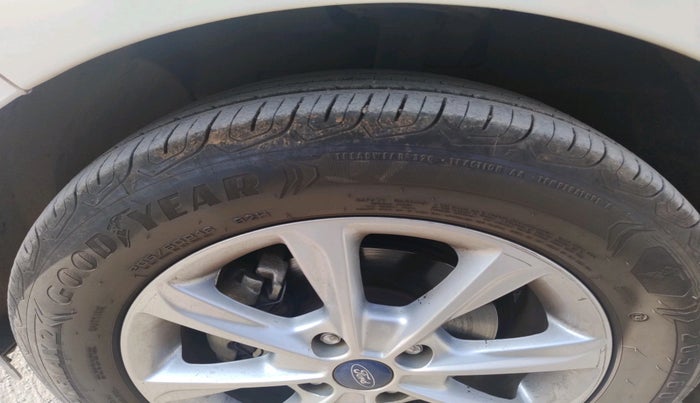 2019 Ford Ecosport TITANIUM 1.5L PETROL, Petrol, Manual, 1,47,197 km, tyre