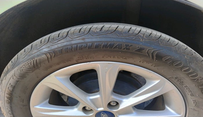 2019 Ford Ecosport TITANIUM 1.5L PETROL, Petrol, Manual, 1,47,197 km, tyre