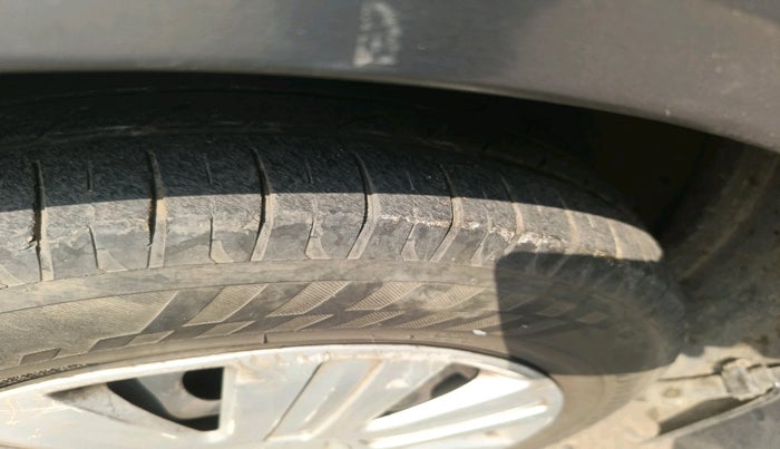 2011 Ford Figo TITANIUM 1.4 DIESEL, Diesel, Manual, 1,13,042 km, tyre