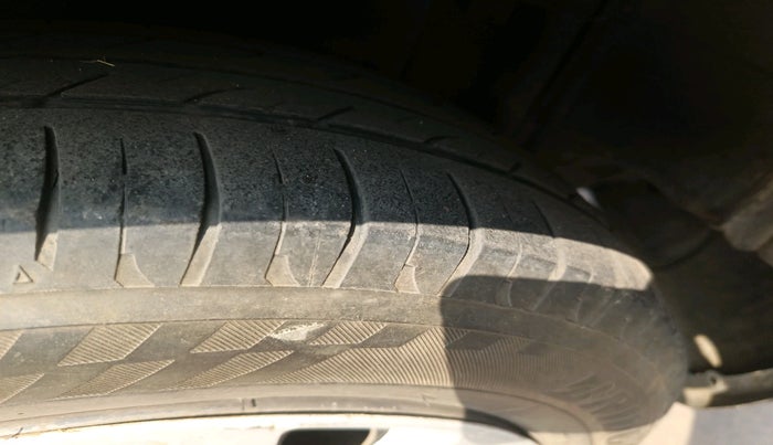 2011 Ford Figo TITANIUM 1.4 DIESEL, Diesel, Manual, 1,13,042 km, tyre