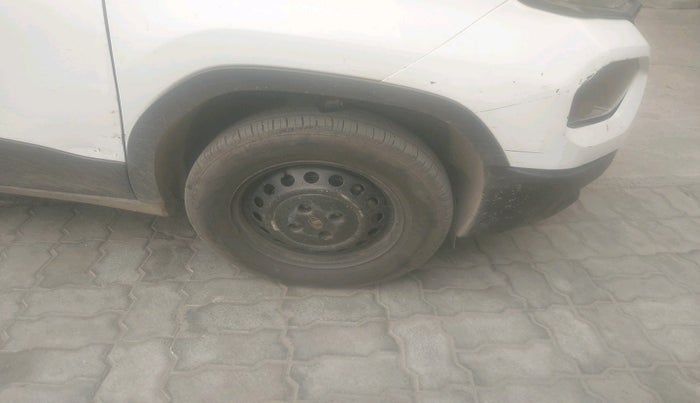 2023 Tata PUNCH PURE MT CNG, Petrol, Manual, 40,084 km, tyre