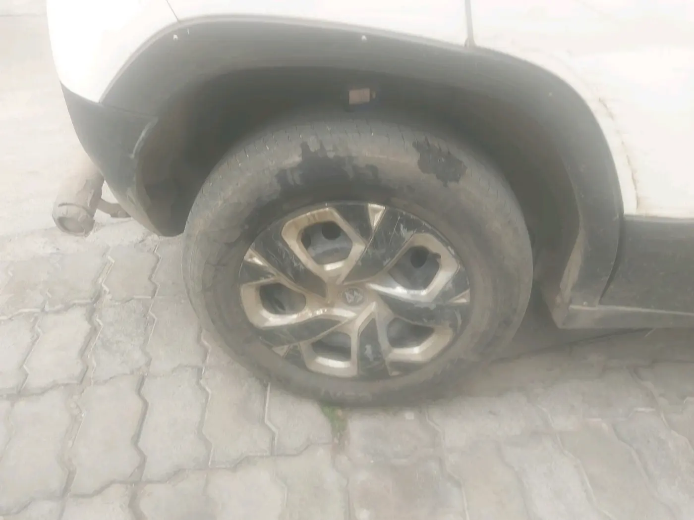 2023 Tata PUNCH PURE MT CNG, Petrol, Manual, 41,522 km, tyre