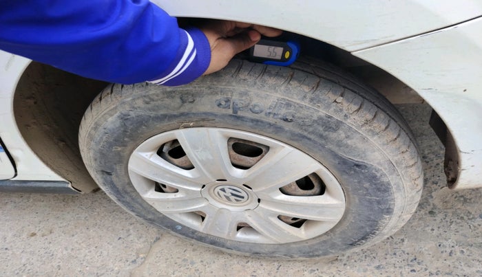 2011 Volkswagen Vento TRENDLINE 1.6, Petrol, Manual, 70,000 km, tyre
