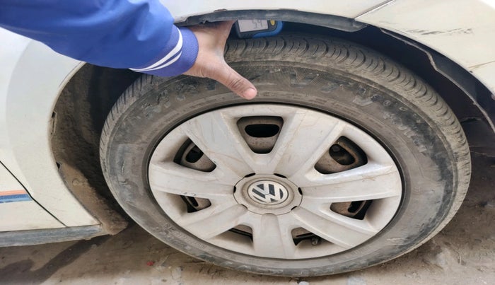 2011 Volkswagen Vento TRENDLINE 1.6, Petrol, Manual, 70,000 km, tyre