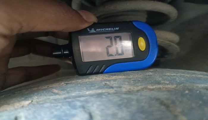 2012 Hyundai i10 ERA 1.1, Petrol, Manual, 1,12,773 km, tyre