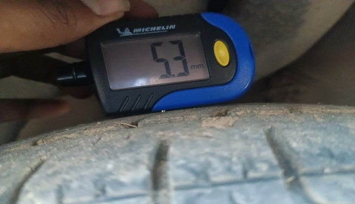 2012 Hyundai i10 ERA 1.1, Petrol, Manual, 1,12,773 km, tyre