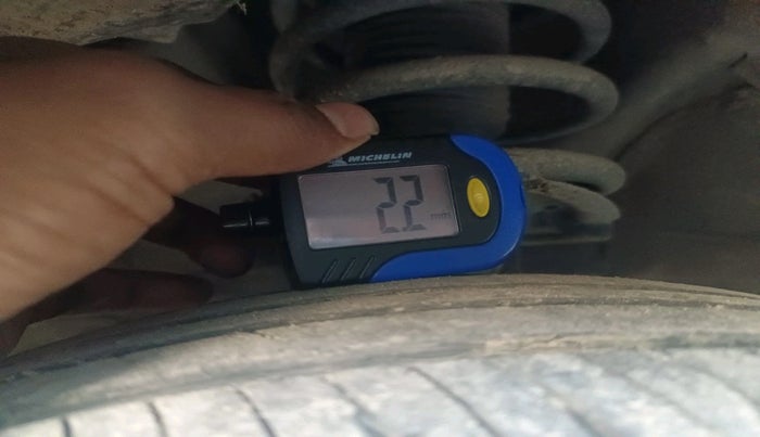 2012 Hyundai i10 ERA 1.1, Petrol, Manual, 1,12,773 km, tyre