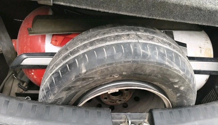 2015 Maruti Swift VXI, Petrol, Manual, 48,972 km, tyre