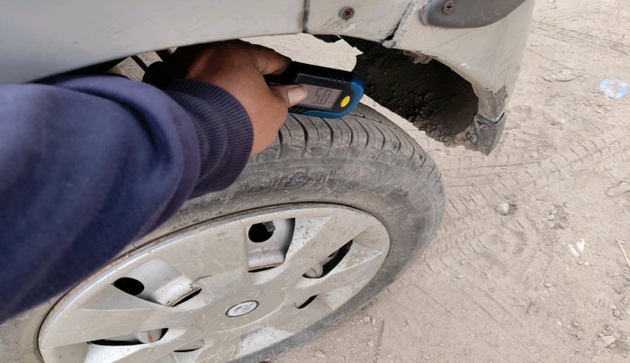 2011 Maruti Wagon R 1.0 LXI CNG, CNG, Manual, 95,000 km, tyre