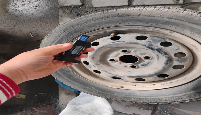 2011 Maruti Swift VXI, Petrol, Manual, 36,219 km, tyre