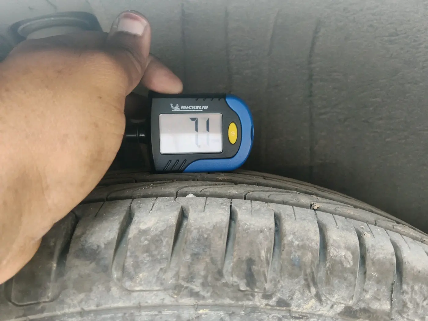 2022 Maruti Dzire VXI CNG, Petrol, Manual, 1,44,658 km, tyre