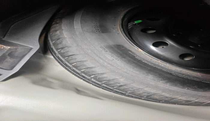 2018 Maruti Swift VXI, Petrol, Manual, 57,619 km, tyre