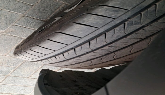 2025 Maruti Invicto ALPHA PLUS 7 STRONG HYBRID , Hybrid, Automatic, 11,683 km, tyre