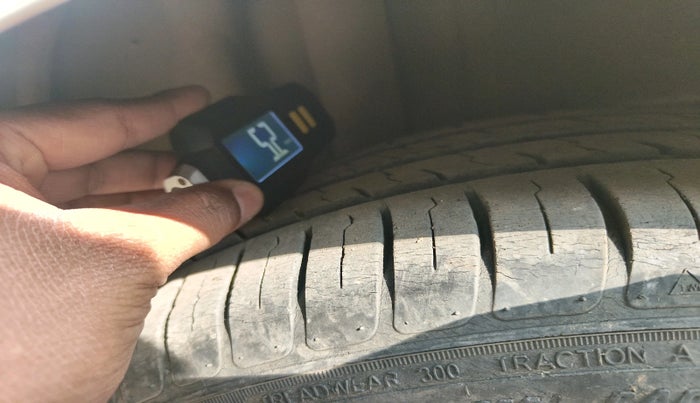 2015 Ford Figo TITANIUM 1.2 PETROL, Petrol, Manual, 47,818 km, tyre