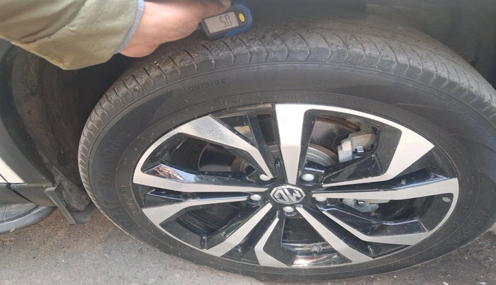 2023 MG HECTOR PLUS SHARP PRO 1.5 PETROL TURBO CVT 6 STR, Petrol, Automatic, 11,176 km, tyre