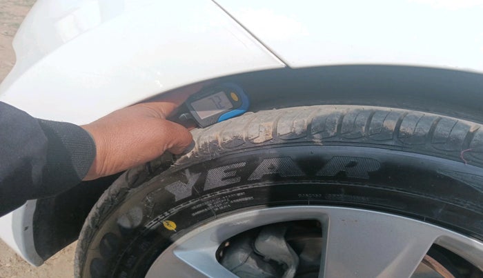 2015 Hyundai New Elantra 1.8 SX MT VTVT, Petrol, Manual, 76,677 km, tyre