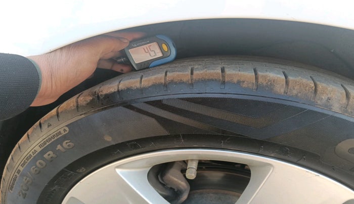 2015 Hyundai New Elantra 1.8 SX MT VTVT, Petrol, Manual, 76,677 km, tyre