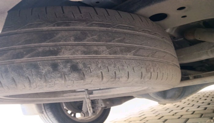 2022 Toyota Innova Crysta 2.7 ZX AT 7 STR, Petrol, Automatic, 36,120 km, tyre