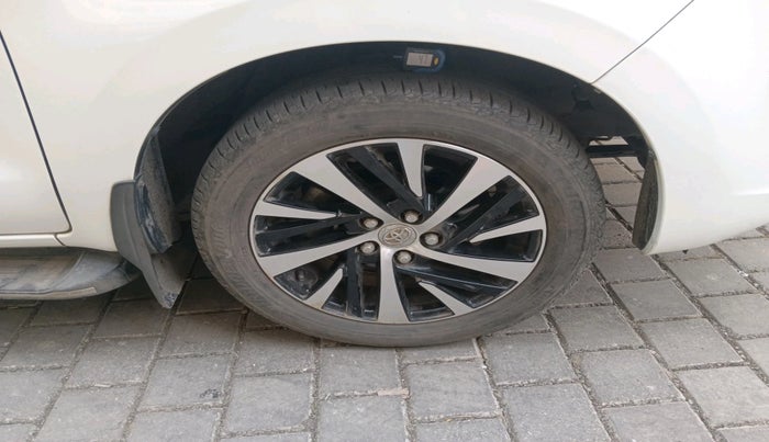 2022 Toyota Innova Crysta 2.7 ZX AT 7 STR, Petrol, Automatic, 36,120 km, tyre