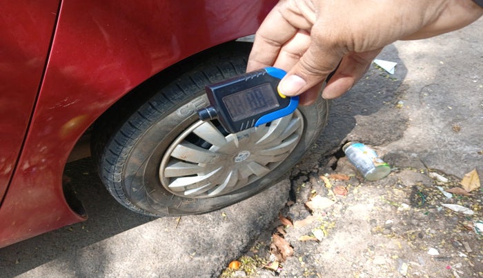 2014 Hyundai Eon ERA +, Petrol, Manual, 1,39,298 km, tyre