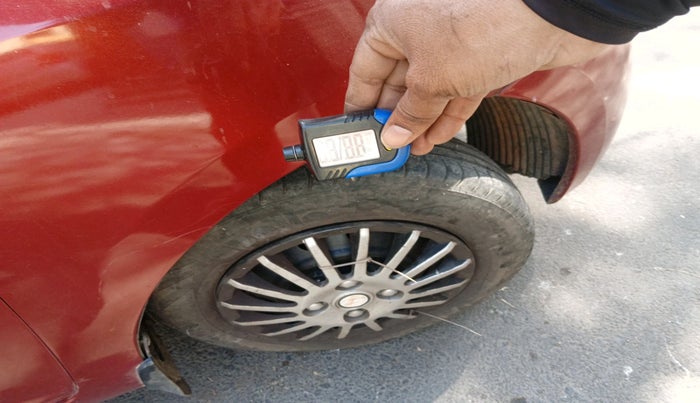 2014 Hyundai Eon ERA +, Petrol, Manual, 1,39,298 km, tyre