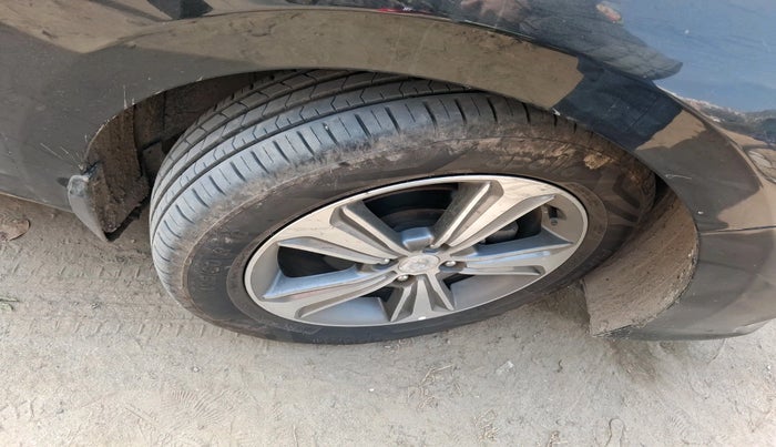 2018 Hyundai Verna 1.6 CRDI SX, Diesel, Manual, 80,951 km, tyre