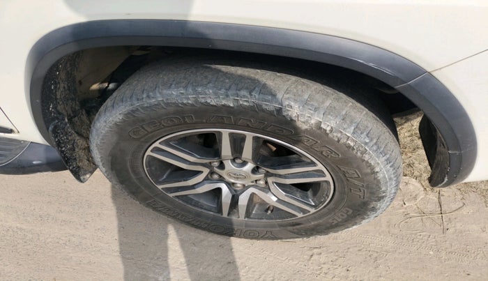 2018 Toyota Fortuner 2.8 4X2 AT, Diesel, Automatic, 1,17,116 km, tyre